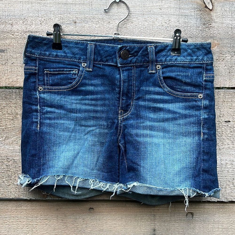 American Eagle Outfitters Women's Dark Wash Raw Hem Cuffed Denim Shorts - Picture 2 of 8